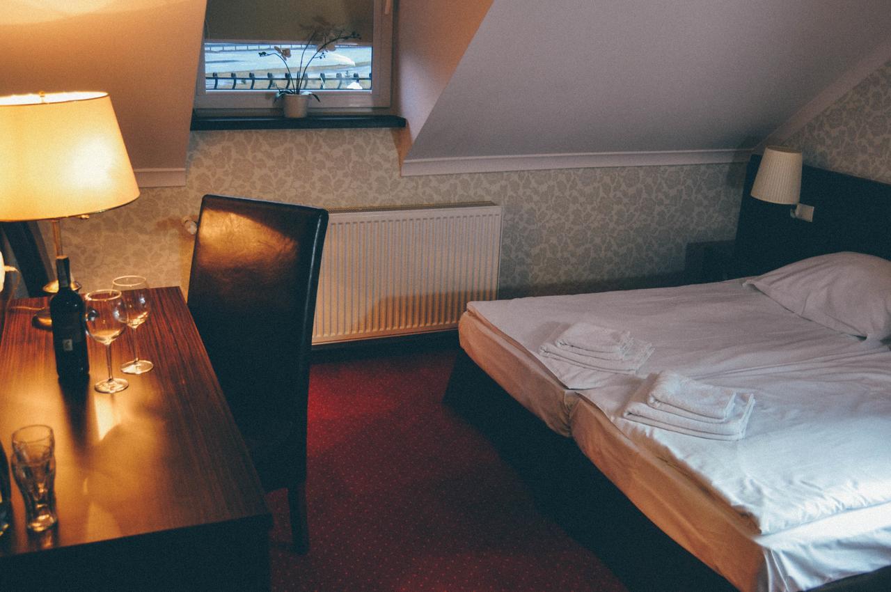 Pyszna Stajenka Hotel Bakow  Eksteriør billede