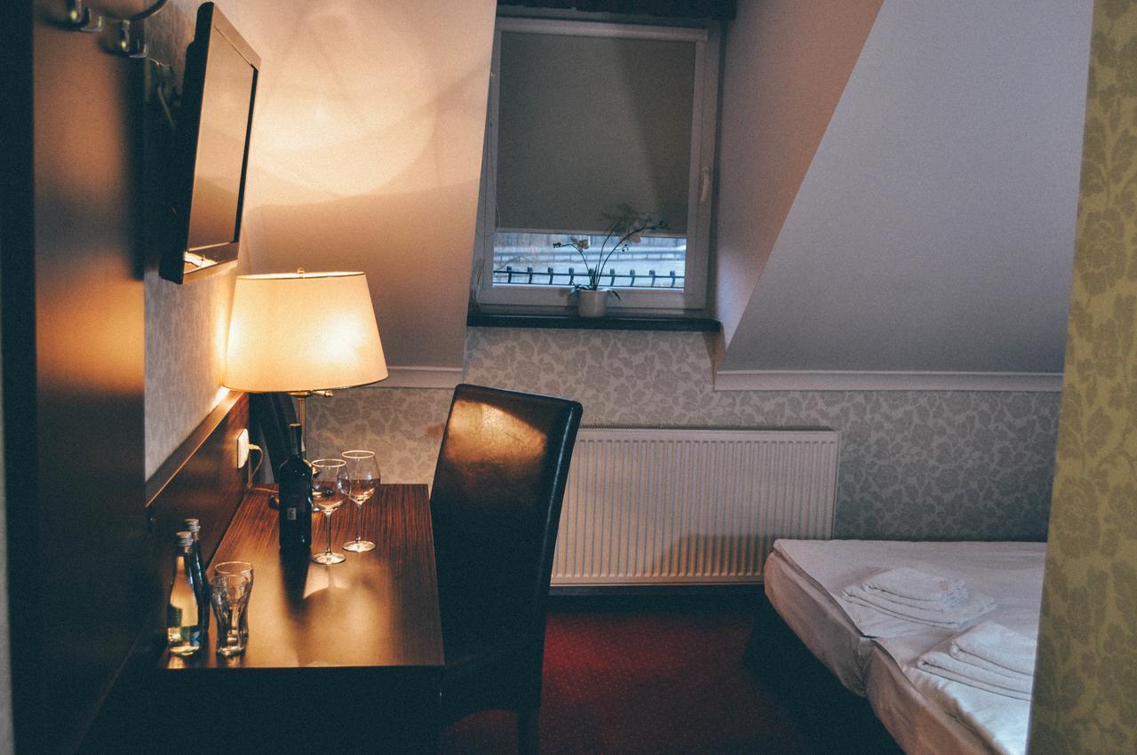 Pyszna Stajenka Hotel Bakow  Eksteriør billede