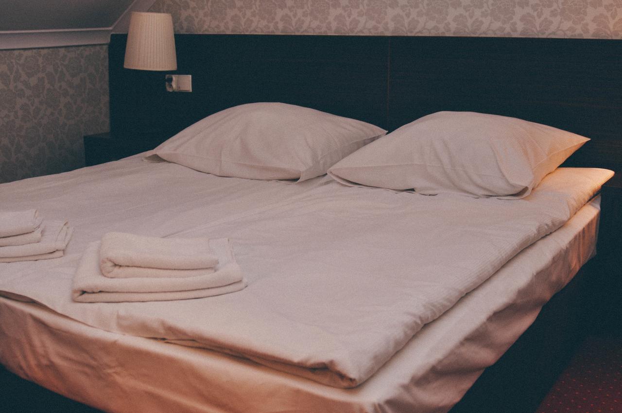 Pyszna Stajenka Hotel Bakow  Eksteriør billede