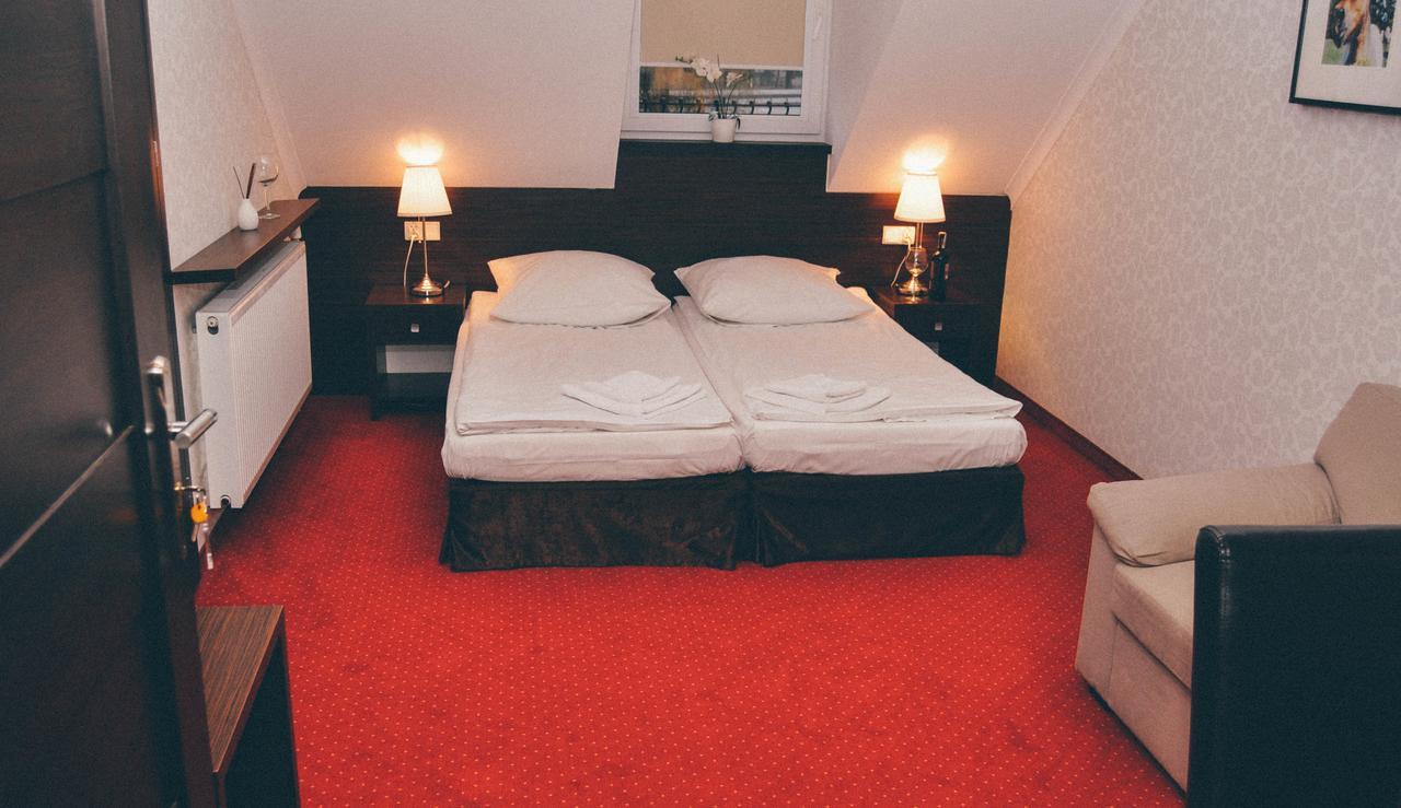 Pyszna Stajenka Hotel Bakow  Eksteriør billede